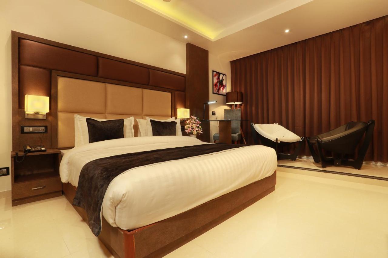 Aura One Hotel Kochi Εξωτερικό φωτογραφία