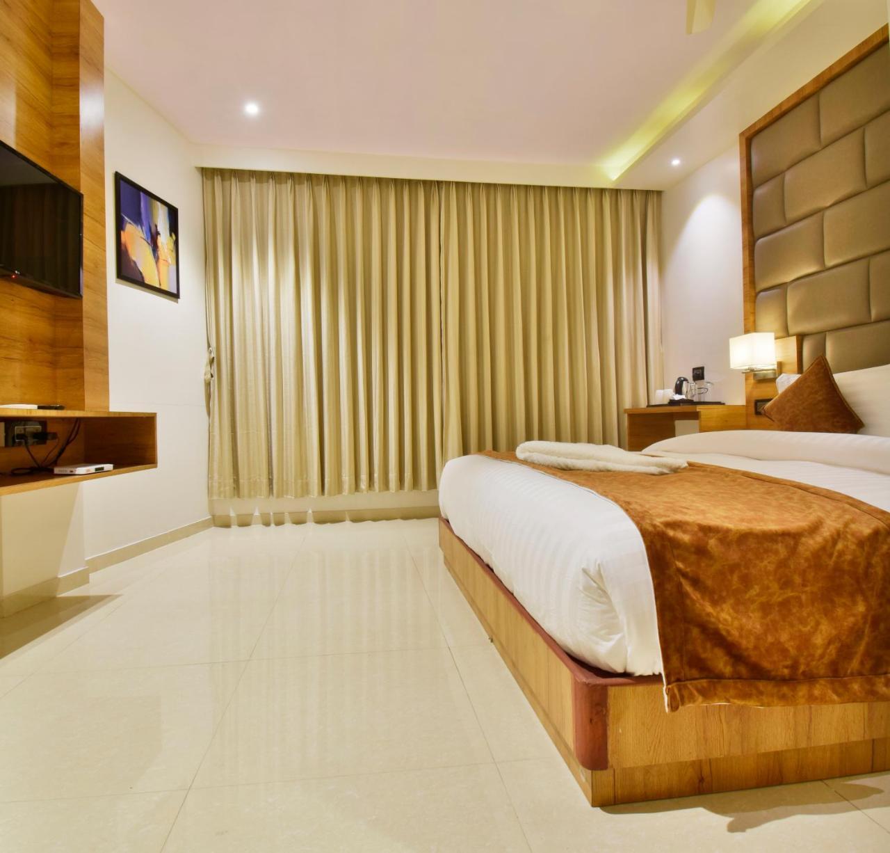 Aura One Hotel Kochi Εξωτερικό φωτογραφία