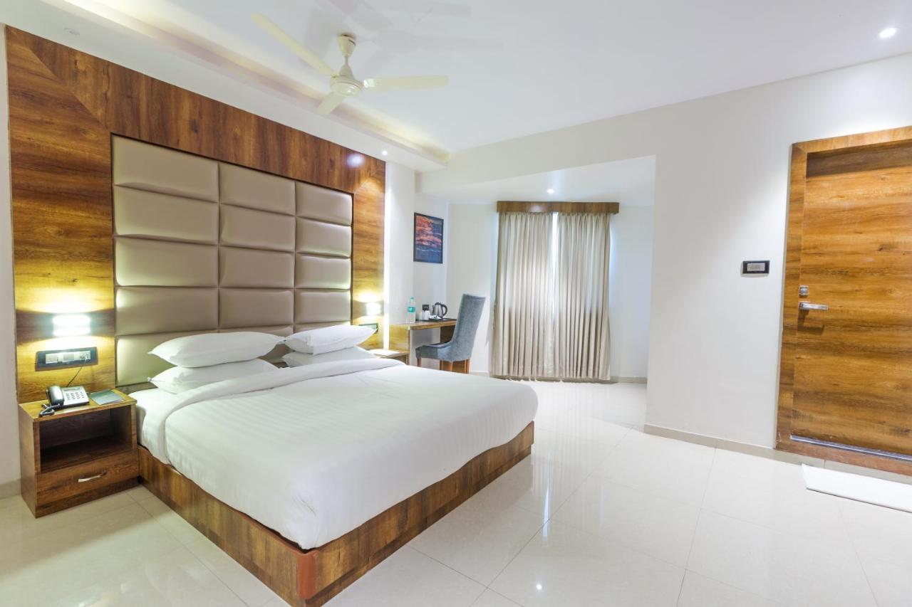 Aura One Hotel Kochi Εξωτερικό φωτογραφία