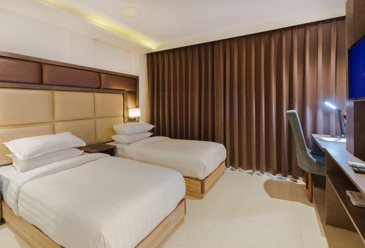 Aura One Hotel Kochi Εξωτερικό φωτογραφία
